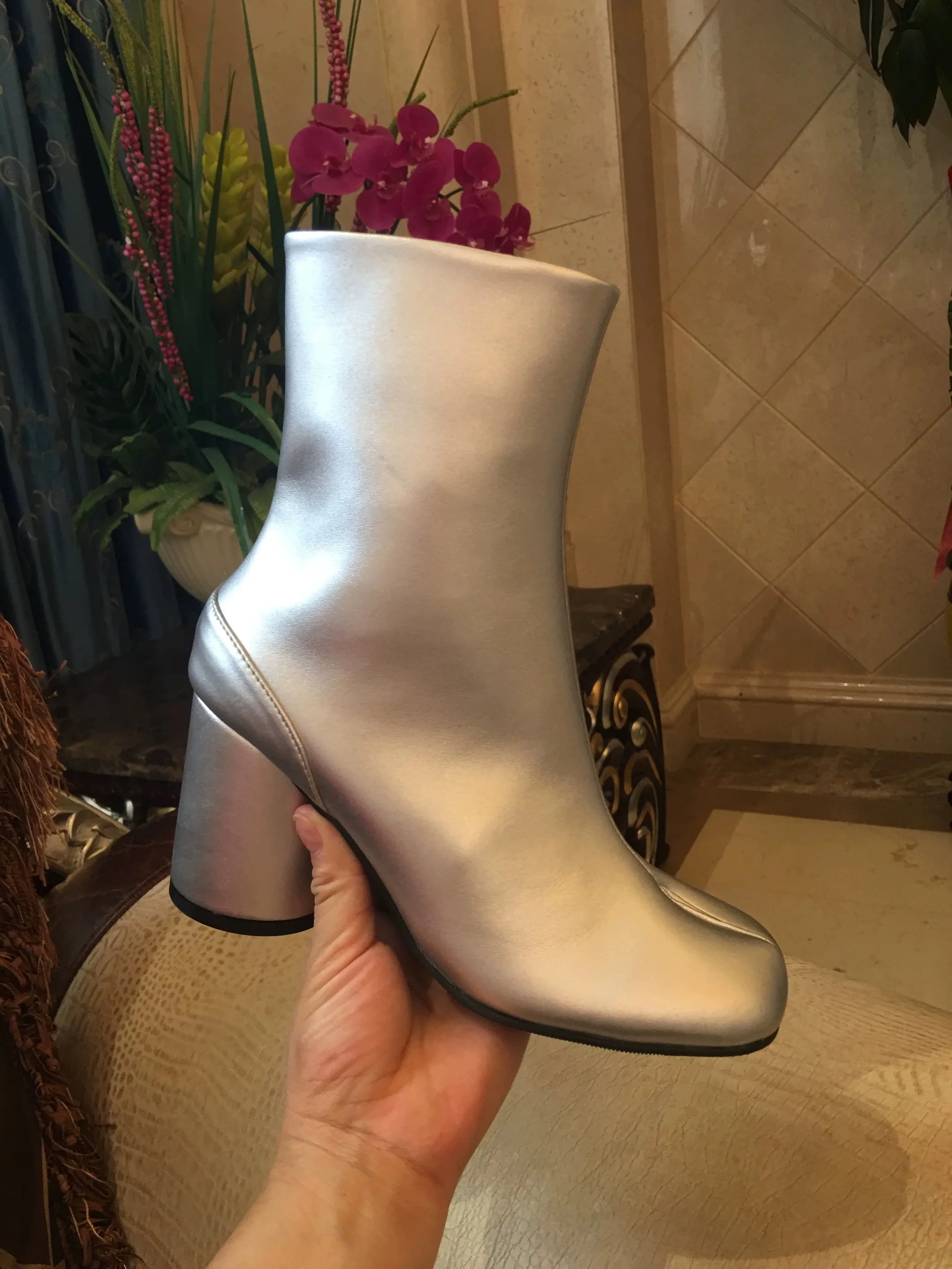 2026 Autumn Winter Soft Leather Split toe Tabi Women Ankle Boots Fashion Thick High heels Chunky Shoes Ins Style Short Booties