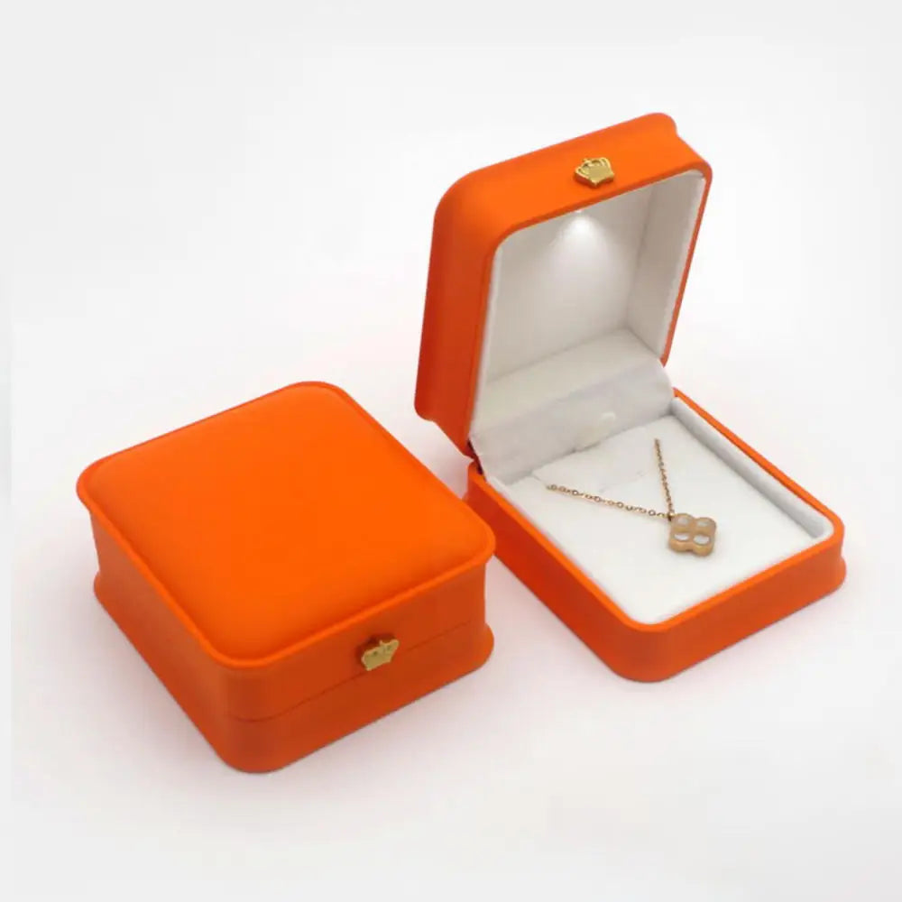 1 Pcs LED Jewelry Ring Box Luxury Velvet Rubber Necklace Pendant Gifts Display With Light For Proposal Engagement Wedding 2030