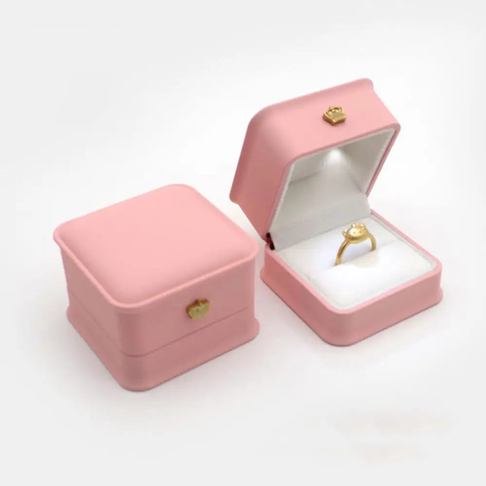 1 Pcs LED Jewelry Ring Box Luxury Velvet Rubber Necklace Pendant Gifts Display With Light For Proposal Engagement Wedding 2030