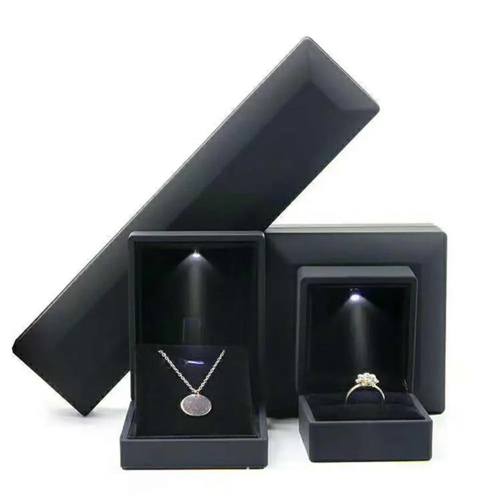 1 Pcs LED Jewelry Ring Box Luxury Velvet Rubber Necklace Pendant Gifts Display With Light For Proposal Engagement Wedding 2030